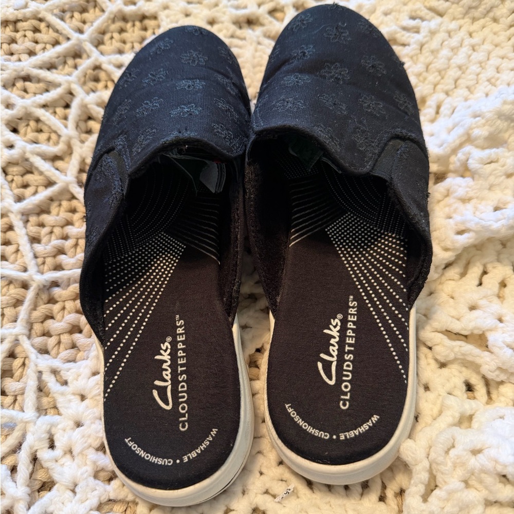 Clarks Breeze Shore Mule, Black Floral Sz 8.5 NWOT - Picture 3 of 6